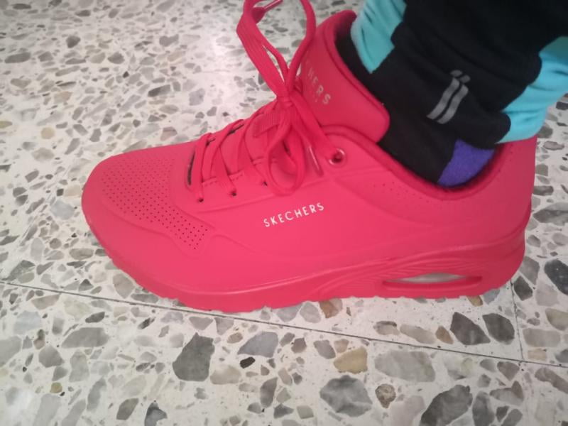 uno stand on air red