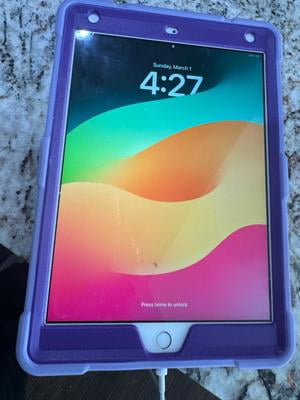 Restored Apple iPad (10.2in, WiFi, 32GB) Space Gray (7th Gen, 2019