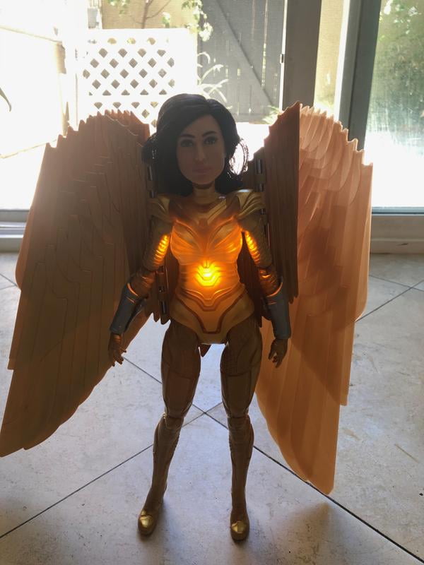  Mattel Mattel Wonder Woman 1984 Golden Armor Doll (~12-inch) in  Light-Up Armor, Collectible Superhero Doll for 6 Year Olds and Up : Toys &  Games