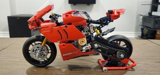 LEGO Technic Ducati Panigale V4 R 42107 