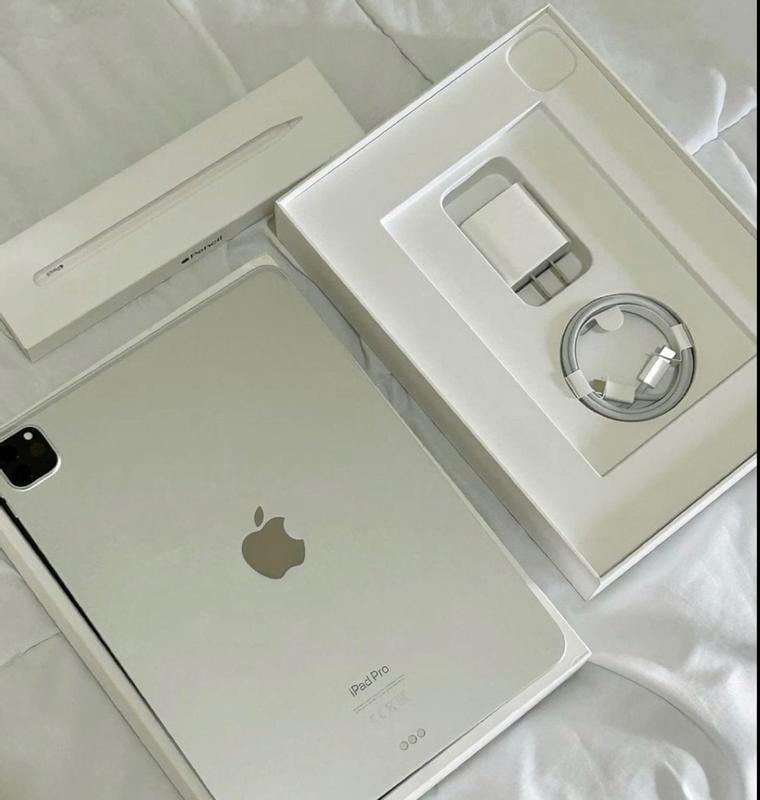 Pre-Owned 2021 Apple 11-inch iPad Pro Wi-Fi + Cellular 256GB