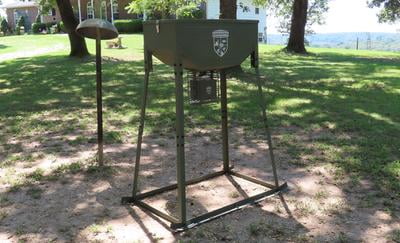 Mossy Oak Gamekeeper 200lb Capacity Steel Deer Feeder Walmart Com