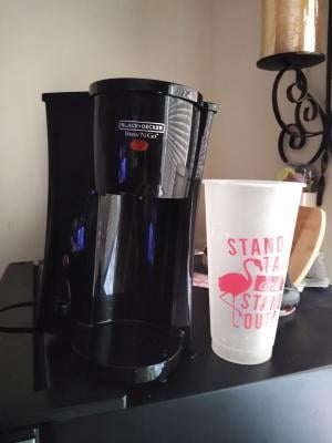 BLACK+DECKER Brew 'n Go Personal Coffeemaker with Travel Mug, Black/White,  DCM18 