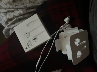 Customer reviews for Apple EarPods with Lightning Connector