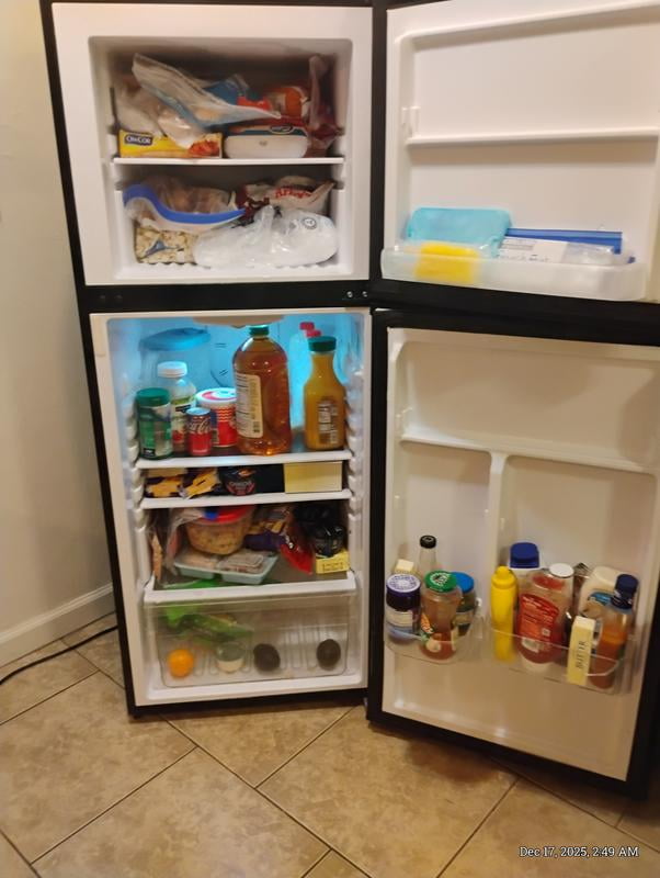 Haier 98 cu ft Top Freezer Refrigerator with Adjustable Glass