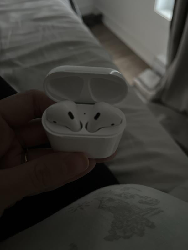 Apple AirPods 2nd Generation with Standard Lightning Apple AirPods 2nd Generation with Standard Lightning