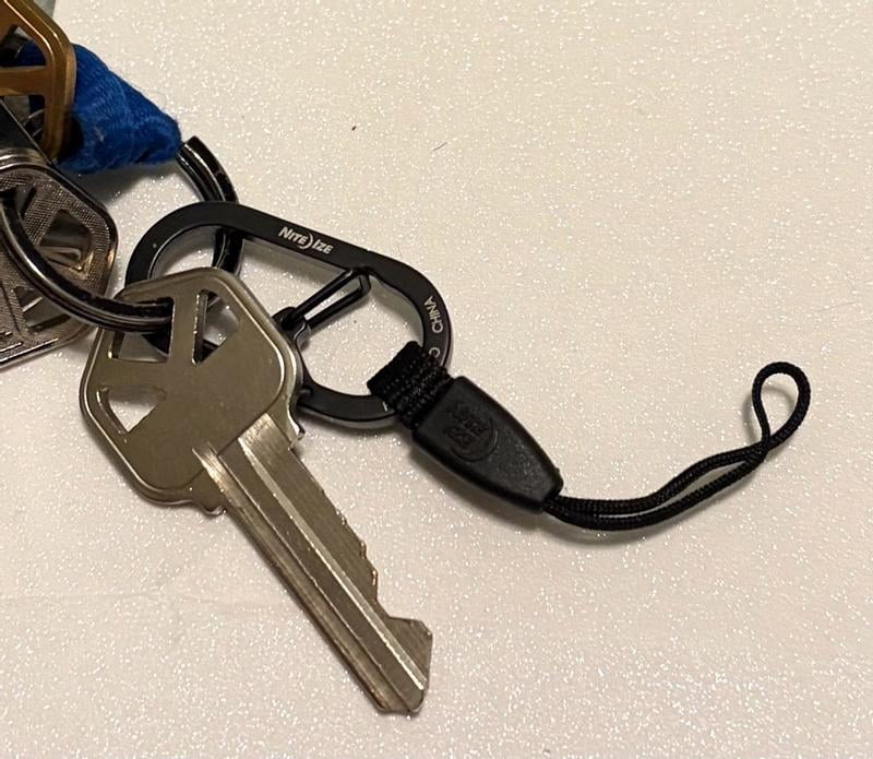 Nite Ize G-Series Mini Lanyard and Stainless Steel Carabiner 2