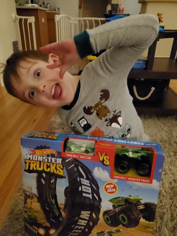 Hot Wheels Monster Trucks Epic Loop Challenge with Twin Mill Truck vs Car  Toy