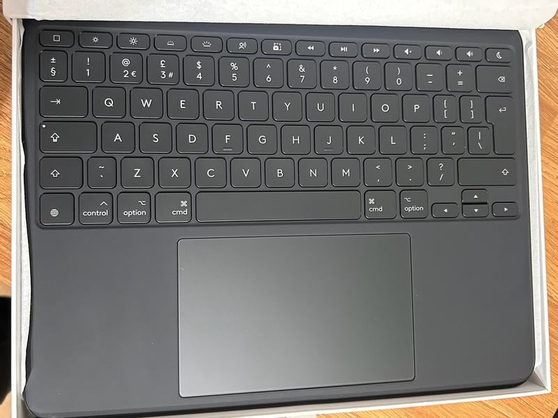 Logitech Combo Touch iPad Pro 13-inch (M4 & M5)(2024 & 2025