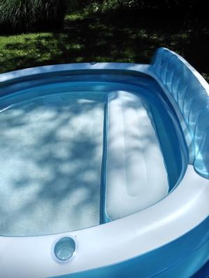 Intex Swim Center Family Lounge – Piscine Gonflable Avec Sièges Intégrés, Porte-Gobelets Et Auvent, Dès 6 Ans, Design Cerise