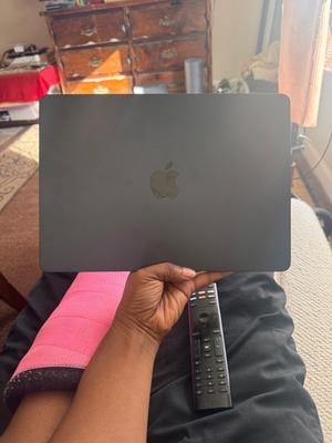 Pre-Owned Apple 2022 MacBook Air Laptop with M2 chip: Built for