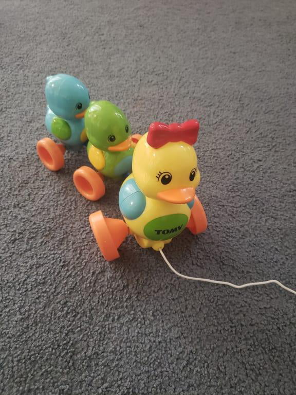 Quack Pull Along Ducks Kids Toddlers Toys Tomy Sounds Play Colorful Gift New 