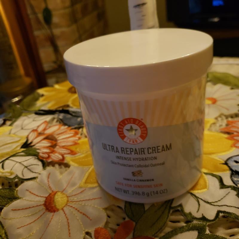 First Aid Beauty Ultra Repair Cream Intense Hydration Skin