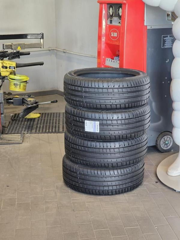 Michelin Pilot Sport 5 215/45ZR18 (93Y) XL Tire - Walmart.com