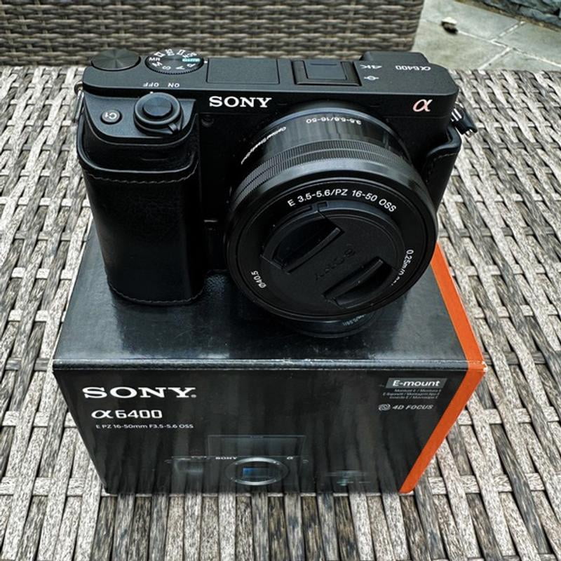 Sony Alpha a6400 Mirrorless Digital Camera with 18-135mm Lens