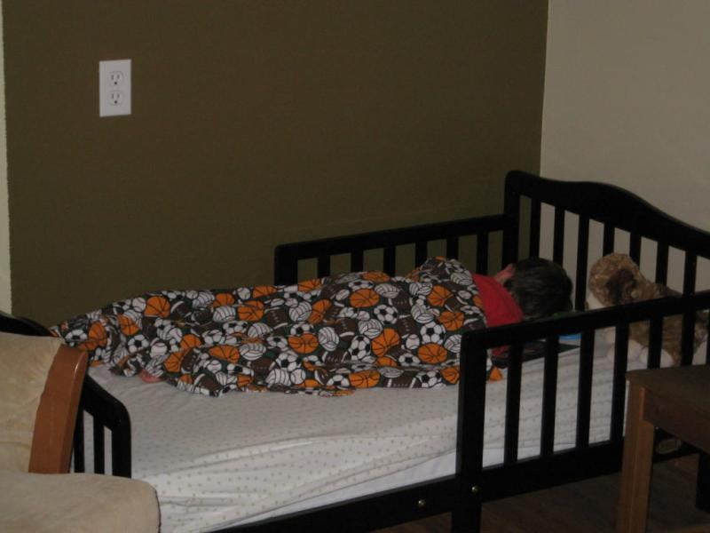 Orbelle Trading 401N Solid Wood Natural Toddler Bed