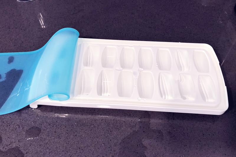 OXO Good Grips Silicone Small Ice Cube Tray with Lid — Las Cosas Kitchen  Shoppe