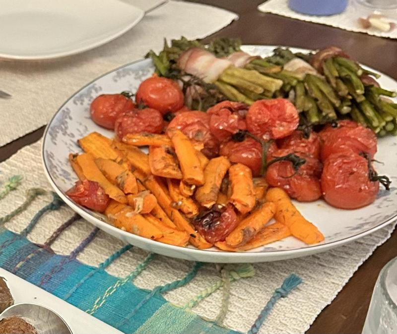 Cocktail Tomatoes On The Vine, 2 lbs. - Samsclub.com