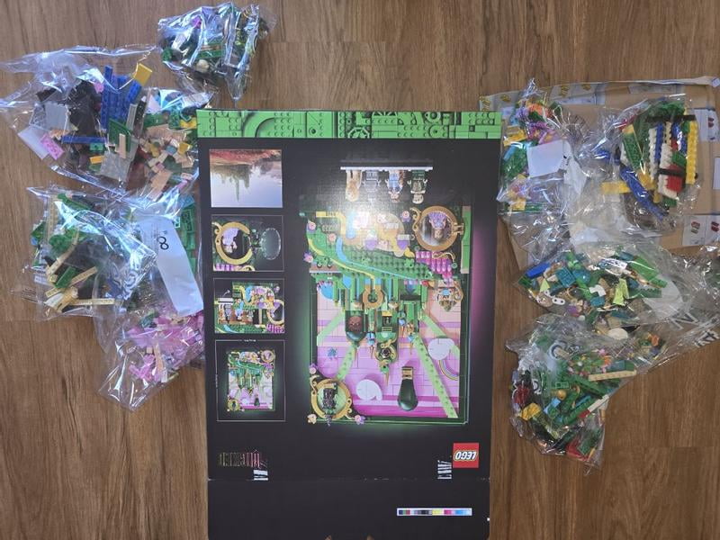 LEGO Wicked Emerald City Wall Art for Adults, 1518 pc. - Samsclub.com