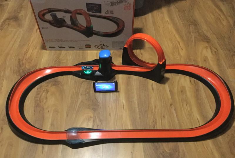 Amazon.com: Hot Wheels id Smart Track Measures Speed Counts