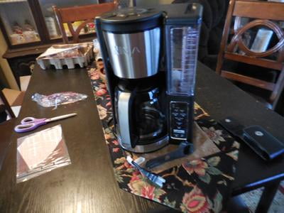 Ninja 12 Cup Programmable Coffee Maker with 60 Ounce Reservoir and Thermal  Flavor Extraction, Black CE200 - Factory Refurbished/New/Never Used -  Roller Auctions