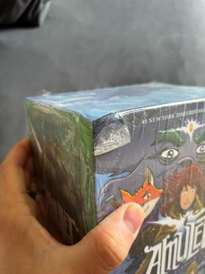 Amulet Book #1ー#9　全巻セット　1-9巻 Amazon.com: Amulet #1-9 Box Set: 9781339043456: Kibuishi