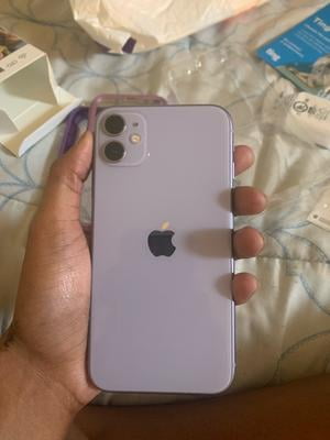 Pre-Owned Apple iPhone 11 - Carrier Unlocked - 128 GB WHITE Pre-Owned Apple iPhone 11 - Carrier Unlocked - 128 GB WHITE