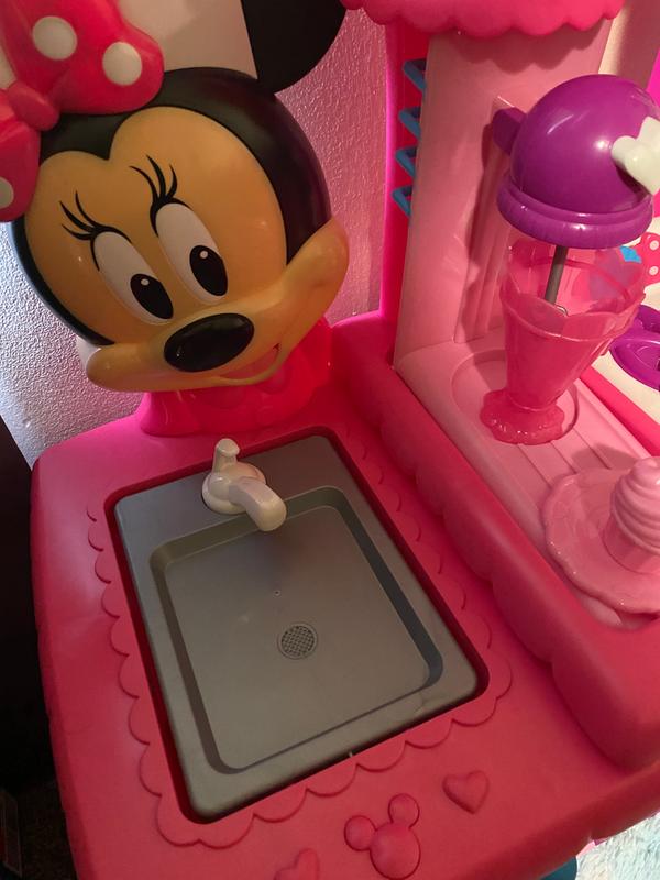 minnie flipping fun kitchen
