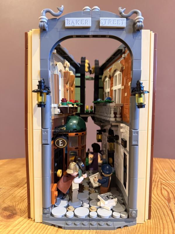 LEGO Icons Sherlock Holmes Book Nook 10351 Building Set