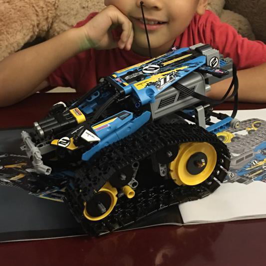 hegn Holde Ud over LEGO Technic Remote-Controlled Stunt Racer 42095 - Walmart.com