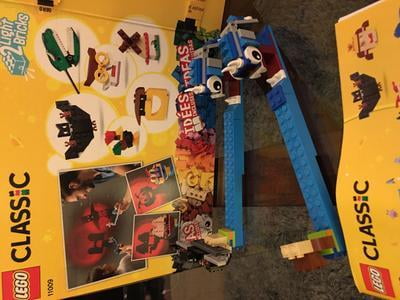 LEGO 11009 Classic Briques et lumières - Jouets de Construction Loisirs  Créatifs, Théâtre d’Ombres pour Enfants de 5 Ans et +