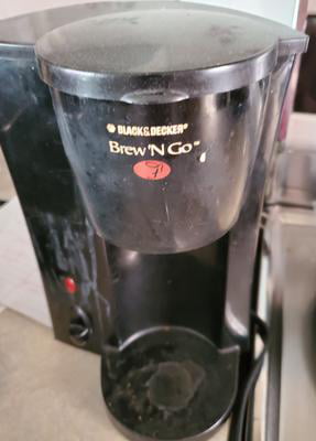 Black+decker Brew 'n Go Personal Coffeemaker With Travel Mug, Black/beige,  Dcm18 : Target