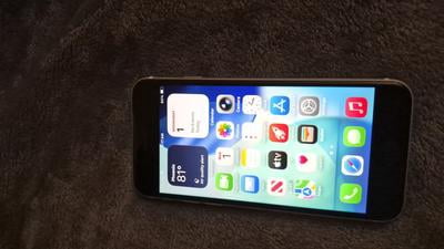 Restored Apple iPhone SE (2nd Gen) - Carrier Unlocked - 64GB White
