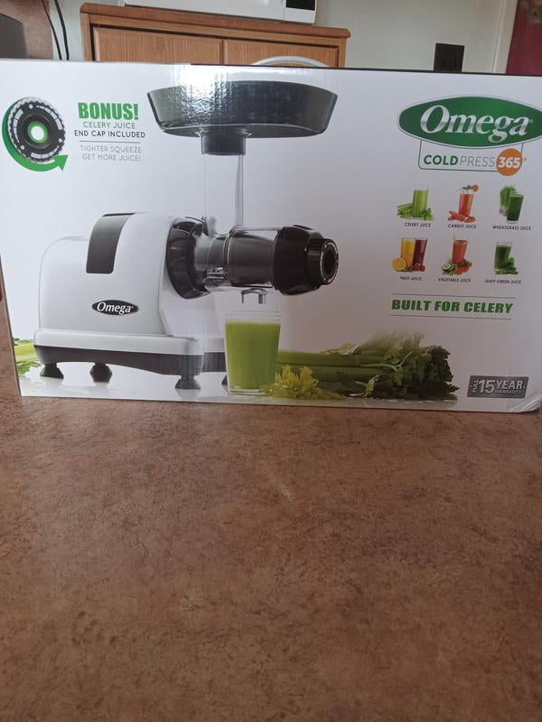 Omega MM900HDS 200-Watt Easy Clean Powerful Celery Juice Extractor