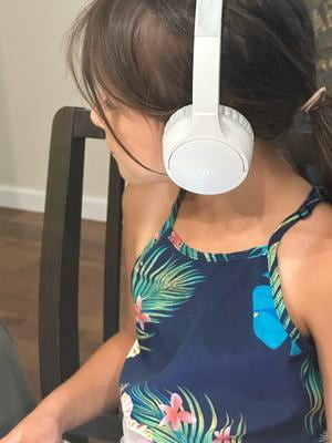 Belkin SoundForm Mini Cuffie Wireless Per Bambini – 30h Di Batteria, Volume Limitato A 85dB, Microfono E Adesivi Inclusi (Rosa) - 2