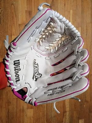 Wilson 2024 A440™ Flash™ 11.5” Youth Fastpitch Softball Glove