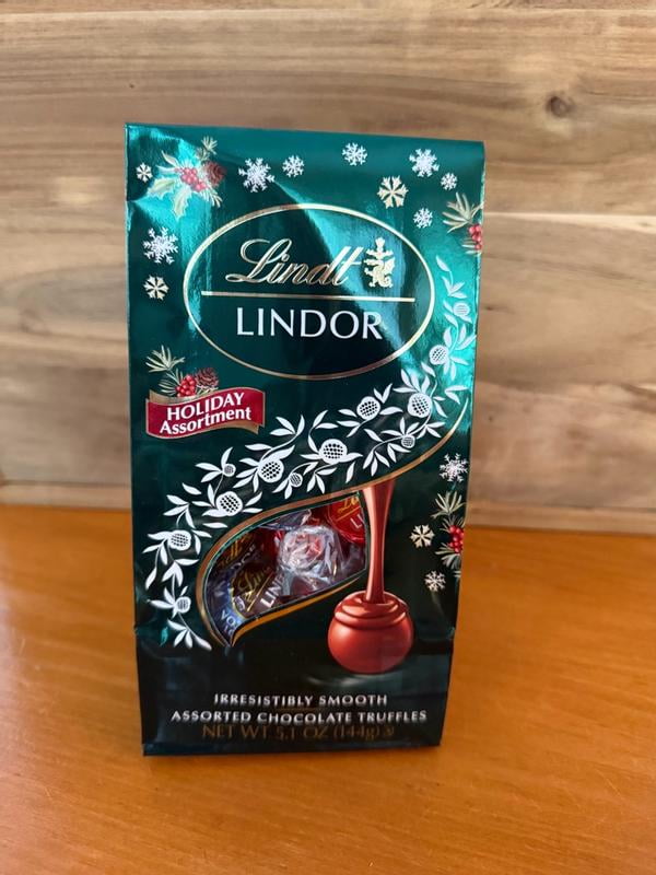 Lindt Lindor Holiday Assorted Chocolate Candy Truffles, 12.7 oz