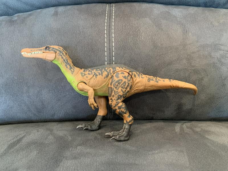 Jurassic World Gigantic Trackers Suchomimus Dinosaur Figure, Large