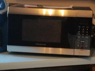 Frigidaire 1 1 Cu Ft Stainless Steel Microwave Oven Walmart