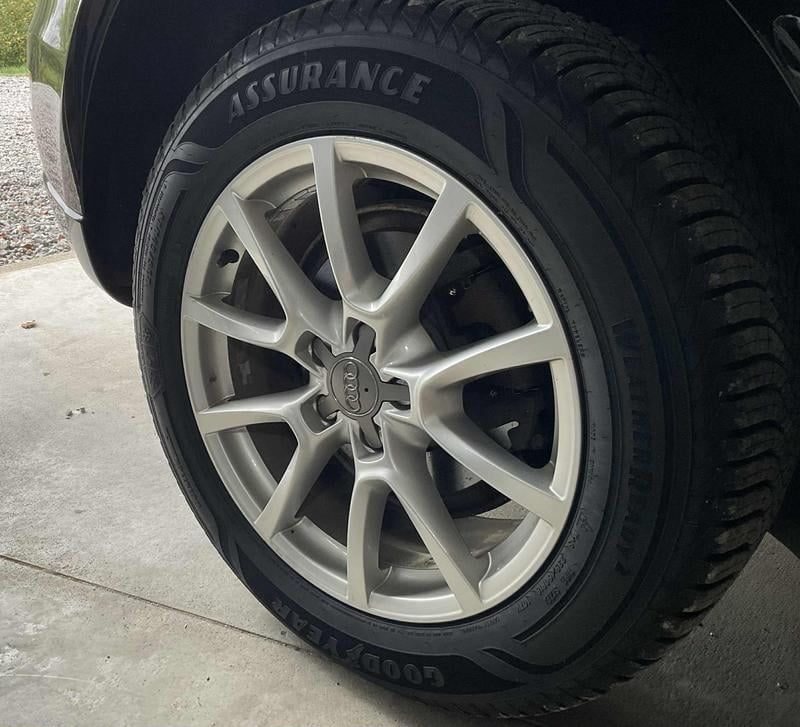 Goodyear Assurance WeatherReady2 - 235/60R18/XL 107V Tire