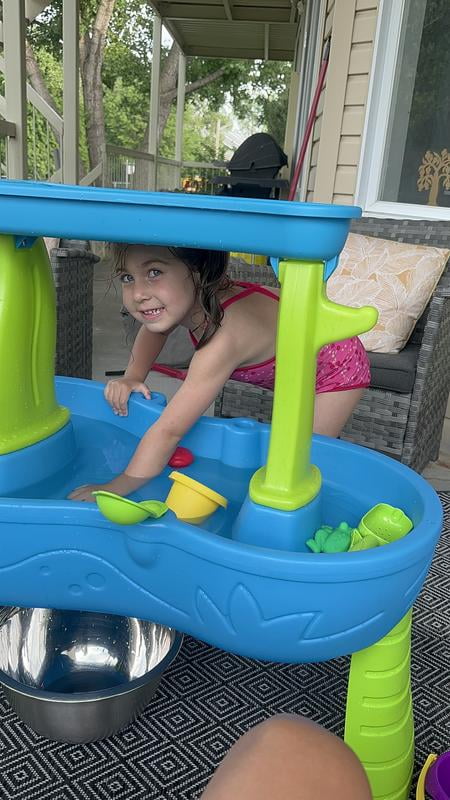 Step2 Rain Showers Splash Pond Water Table w/Umbrella - Walmart.ca