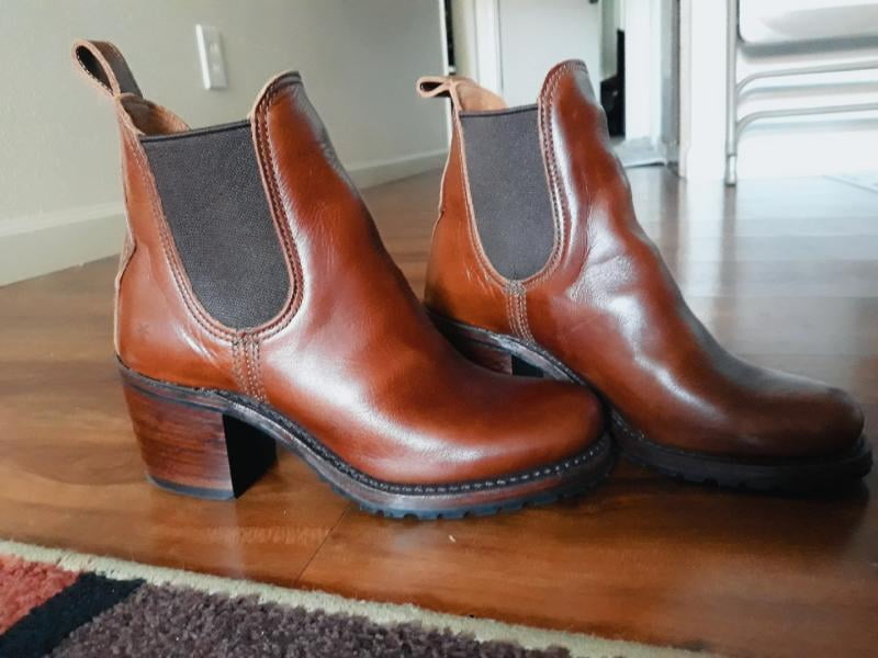 frye chelsea boot sabrina
