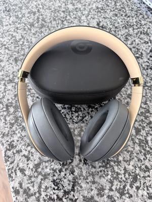 Beats Studio3 Wireless Over-Ear Headphones with Noise Cancelling