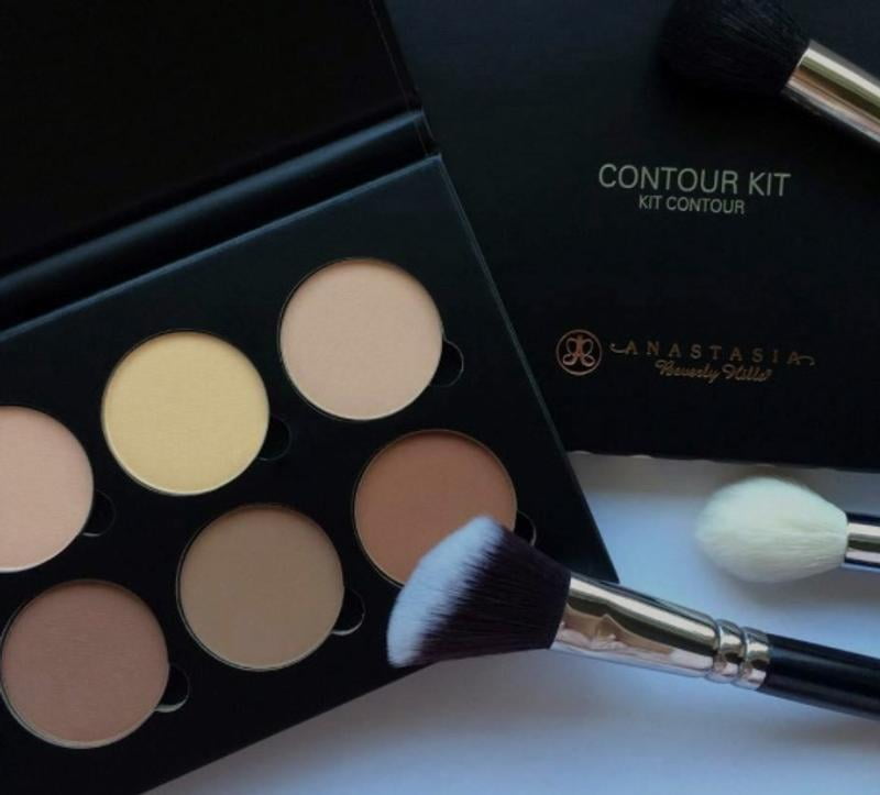 フェイスカラー ANASTASIA CONTOUR KIT LIGHT TO MEDIUM Anastasia Beverly Hills Powder Contour Kit Light to Medium
