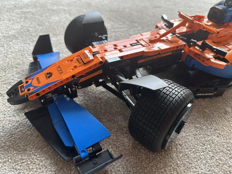 トレーラーミニカー マクラーレン フォーミュラ1 レースカー 42141 | テクニック