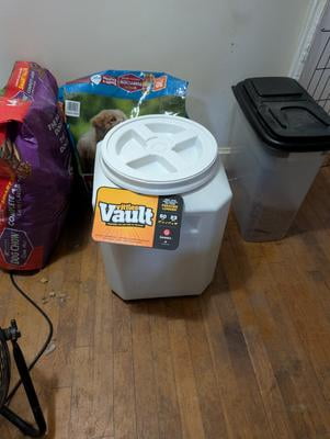 Customer reviews for Gamma2 Vittles Vault Outback Pawprint Plastic