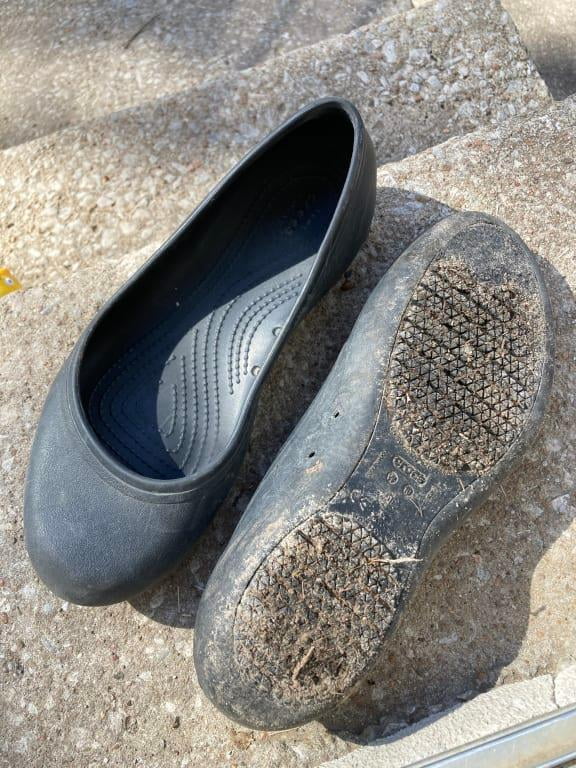 フラットシューズ CROCS Woman Flat shoes Grey 209386 0DA Classic Cozzzy Slipper - Crocs