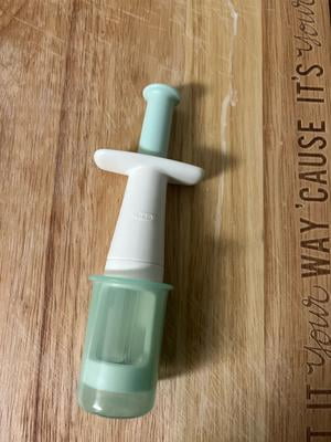 OXO Tot Traubenschneider In Marineblau - Sicher Und Einfach Zu Bedienen, Für Kernlose Trauben Und Traubentomaten