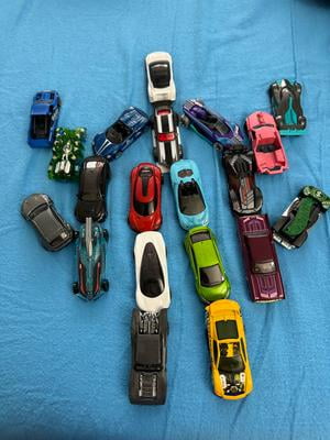 Hot Wheels Realistic 20-Car Collector Gift Pack, Cool Toy