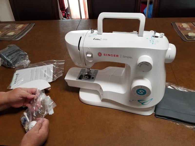 Singer® 3337 Simple™ Mechanical Sewing Machine, White photo